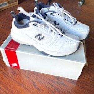 Men's white New Balance sneakers, size 10 extra wide